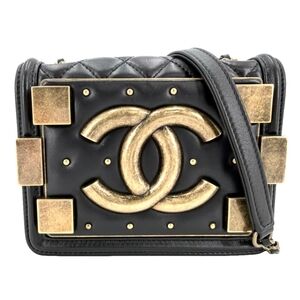 Chanel Matelassé Boy Brick Chain Shoulder Bag for Women, Coco Mark, Bag, Cros...